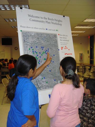 <em>Members of the community talk with planners.</em>